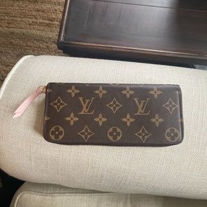 Louis Vuitton zippy wallet